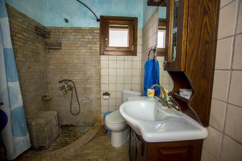 Rustic, Luxurious,garden Villa 70m From The Sea