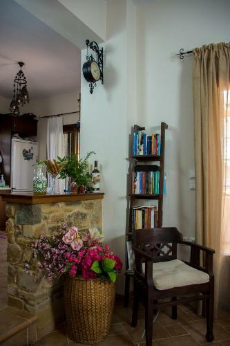 Rustic, Luxurious,garden Villa 70m From The Sea
