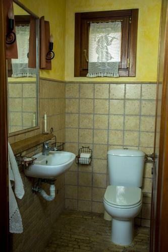 Rustic, Luxurious,garden Villa 70m From The Sea