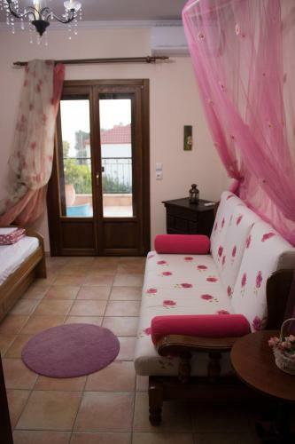 Rustic, Luxurious,garden Villa 70m From The Sea