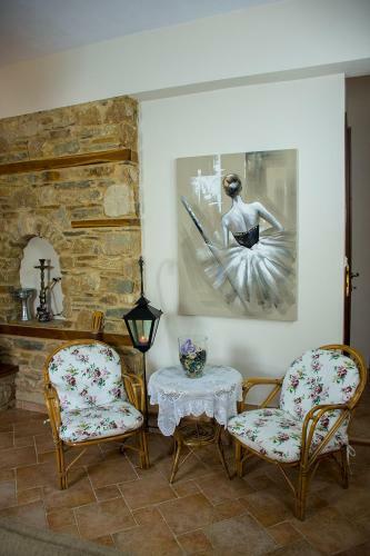 Rustic, Luxurious,garden Villa 70m From The Sea