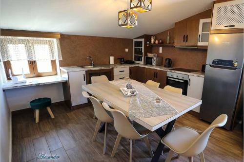 Alexander Suite Home
