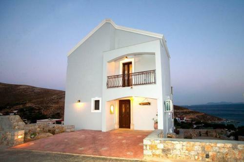 Nikis Seaside House