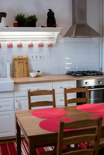 Viola Family Apartman Free Parking