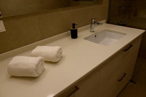 Apartamento Uni Island City Center Suites