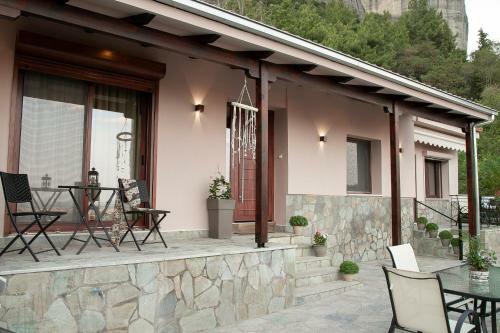 Under The Rocks Meteora Panoramic View Villa