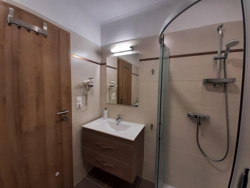 Harmony Apartments S�rv�r