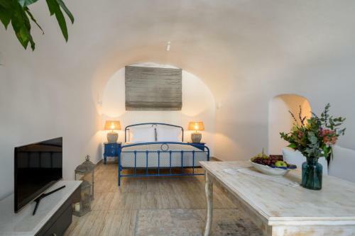 Betty's Home Santorini