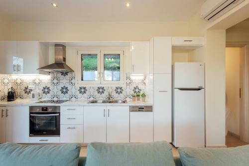 Villa Breeze & Villa Coco By Konnect, Avlaki Beach