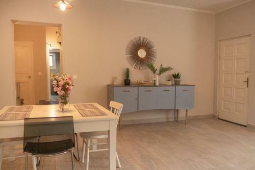 Lefko?s House- Contemporary, Fully Renovated House