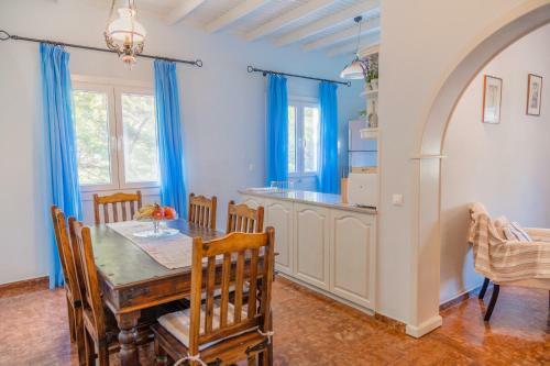 Villa Dimitris - Just 600 Meters Away From The Beach!!!