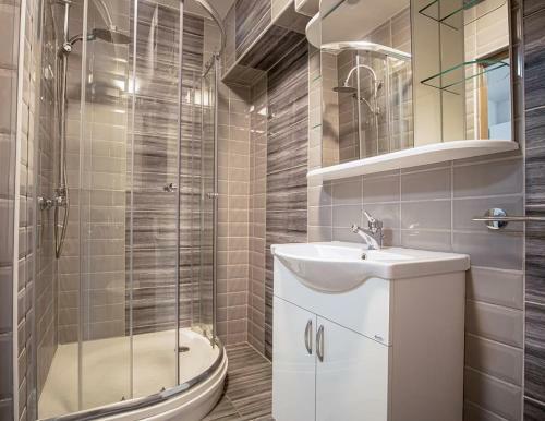 Tisza Gy�ngye Apartmanh�z