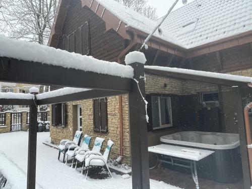 Hostal Penthouse Priv�t Jakuzzival Smeraldo Villa