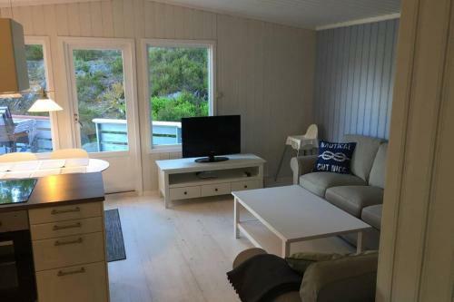 Newly Renovated Rustic Seaside Cabin B�r�y 3 Boat