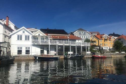 Villa B�r�y, West Facing Cottage 2, Terrace, 7 Beds, Boat