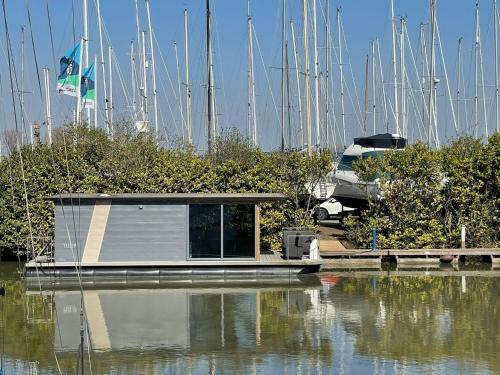 Waterfront Houseboat In Monnickendam Near The Centre