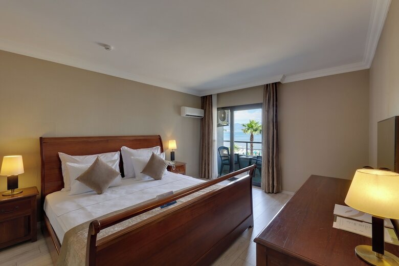 Hotel Faros Premium Beach