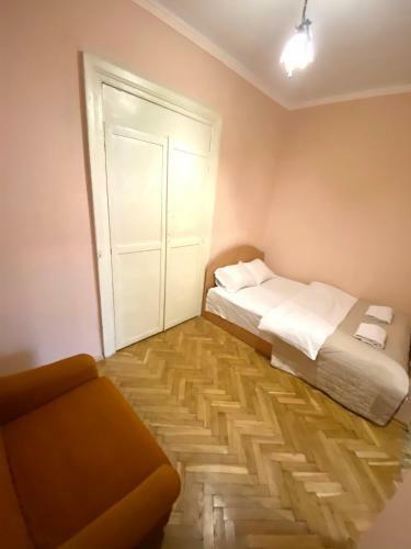 Apartment On Zaliznychna Street