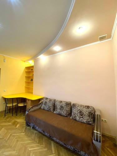 Apartment On Zaliznychna Street