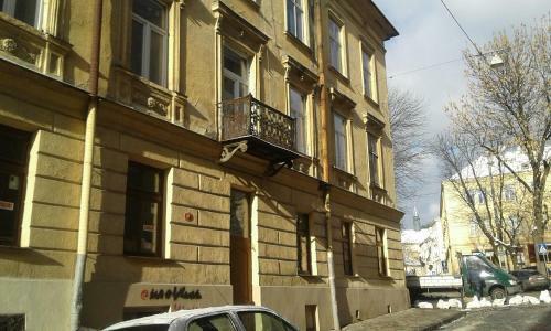 Apartamento Puppet Theater Apt With Balcony, High Ceilings, Not Attic