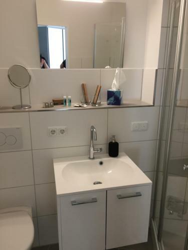 Apartment 6, Og 3