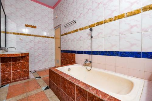 Oyo 2855 Sartika Hotel Pati