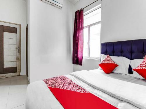 Oyo 90897 Hotel Sepupu Satria