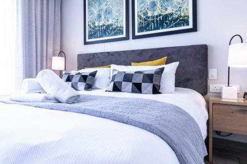 Regency Luxury 2 Bed Apartment With City Views