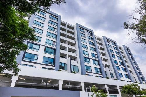Regency Luxury 2 Bed Apartment With City Views
