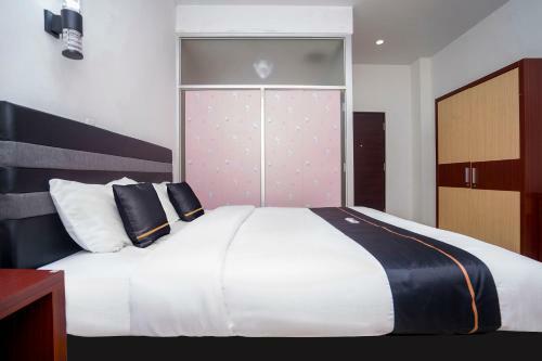 Hotel Oyo 2695 D'es Guest House