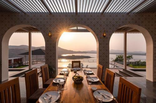 Villa Stayvista At Lake Arches