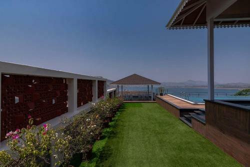Villa Stayvista At Lake Arches
