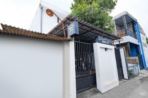 Hotel Oyo Life 2751 Deyo Kost