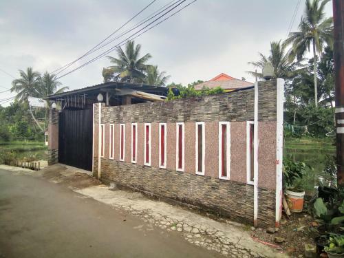 Hotel Oyo 90885 Villa Sairra Syariah