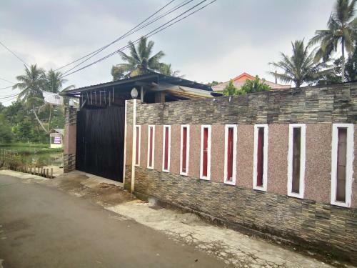 Hotel Oyo 90885 Villa Sairra Syariah