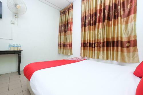 Oyo 850 Gold Star Hotel