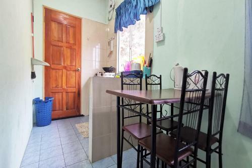 Oyo Home 90339 Sosodikon Inap Desa