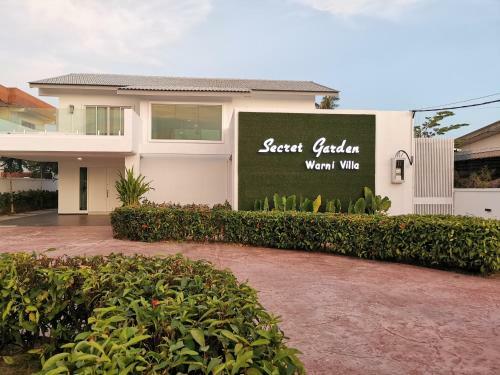 Hostal Secret Garden Warni Villa (muar)