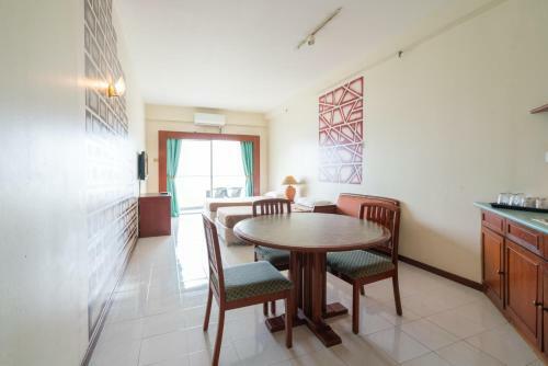 Apartamento Beachfront Deluxe Double Loft + Seaview Balcony @ D' Beach Suites
