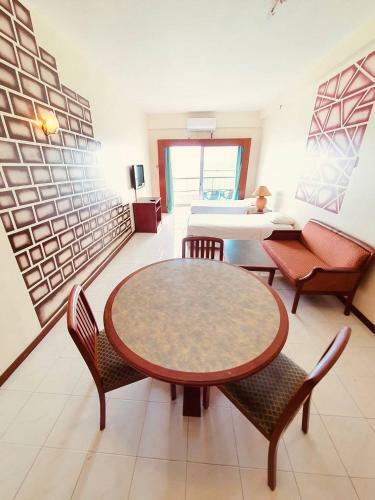 Apartamento Beachfront Deluxe Double Loft + Seaview Balcony @ D' Beach Suites