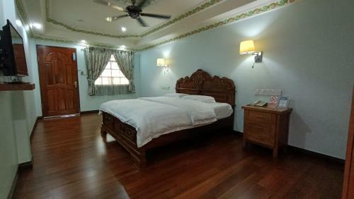 Oyo Home 90438 Ben & Roz Inn