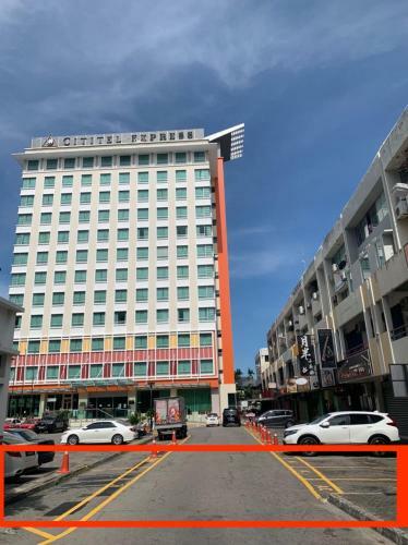 A Residence @ Between Hilton & Cititel Hotel