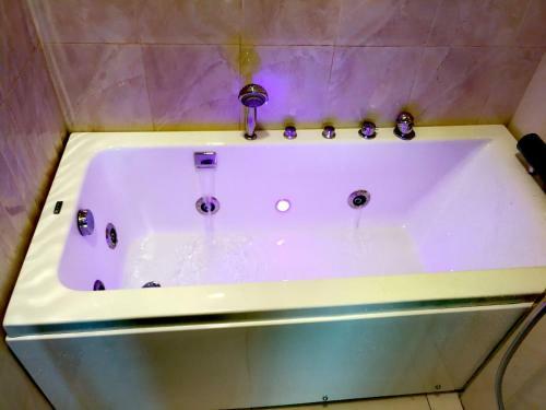 Apartamento Hostahome At Paragon Suites With Private Jacuzzi