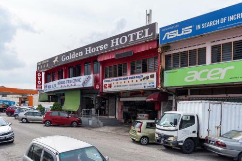 Oyo 44027 Golden Horse Hotel