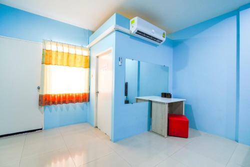 Vaccinated Staff - Oyo 622 Sixsense Hotel
