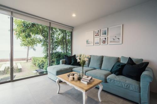 Sandbox Beachfront Villa2