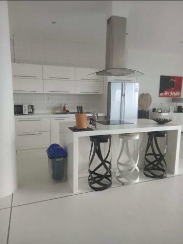 Apartamento 3 Bedroom Penthouse With Ocean Views