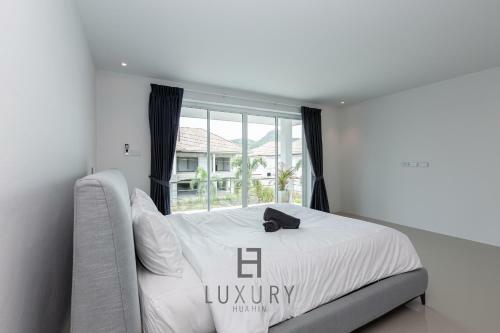 Modern 4 Bedroom Pool Villa - Vy