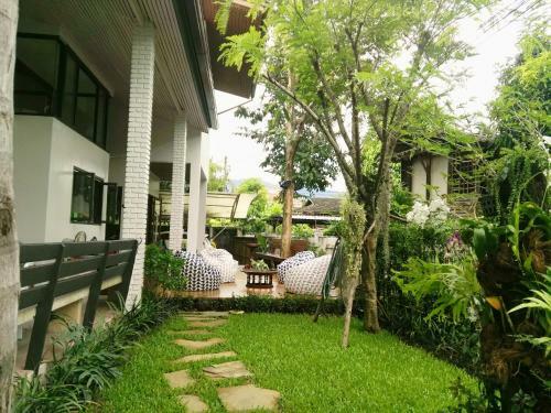 Bed & Breakfast 18 In Town Homestay