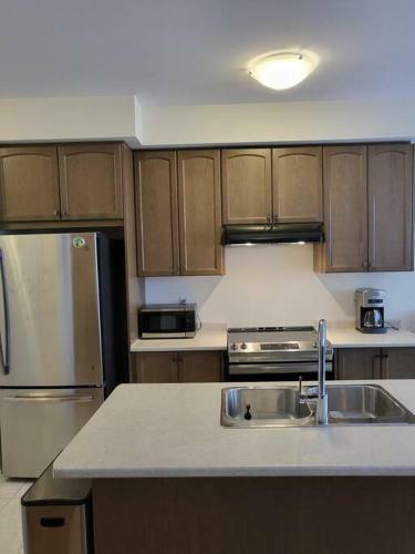 New Luxurious Home Minutes From Niagara Falls